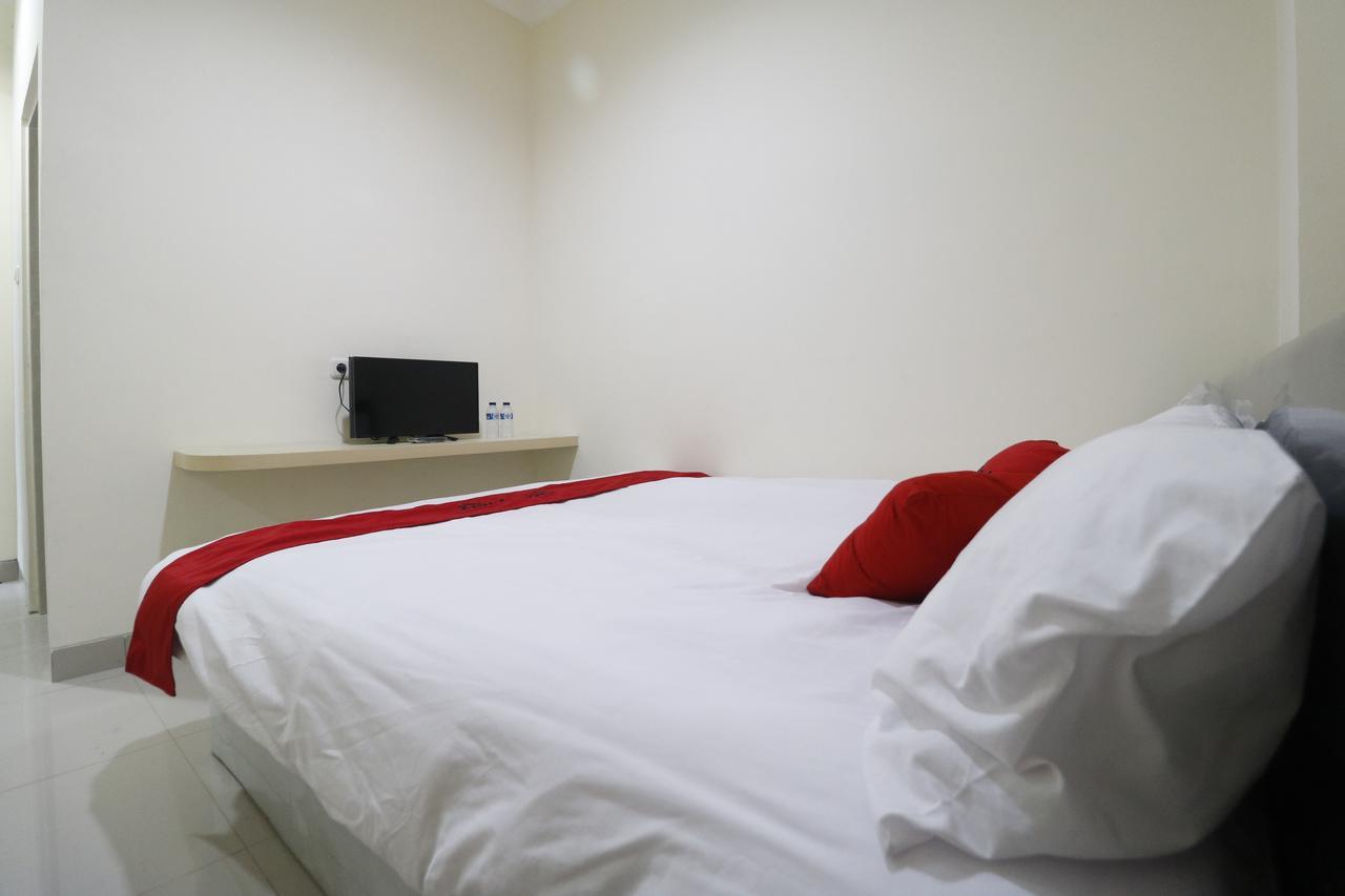 Reddoorz Plus Near Mall Ciputra Jakarta Exterior foto